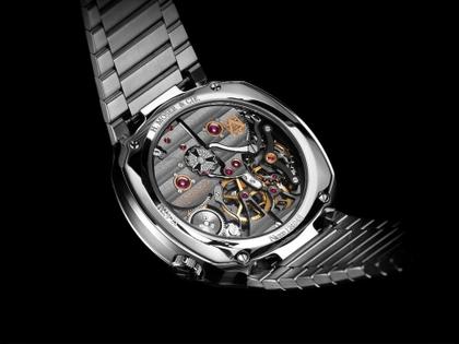 H. Moser & Cie. Streamliner Perpetual Calendar Anthrazit Fumé Handaufzug Edelstahlband 42mm graues Zifferblatt Metallband – Herrenuhren Uhr mit Datum aus Edelstahl. Das Gehäuse ist rund und silber. Das Edelstahlarmband ist silber. Das Zifferblatt ist ein Index in grau. – Ansicht 3