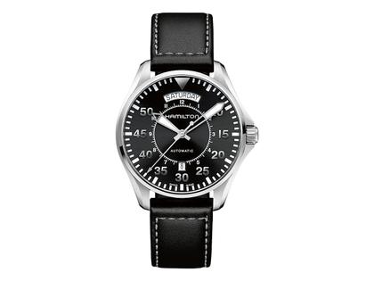 Hamilton Khaki Aviation Pilot Day Date Auto Edelstahl 42 mm schwarzes Zifferblatt schwarzes Lederband – Herrenuhren Uhr mit Datum aus Edelstahl. Das Gehäuse ist rund und silber. Das Lederarmband ist schwarz. Das Zifferblatt ist arabisch Index und schwarz.