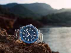 Union Glashütte Belisar  Datum Sport Pro Automatik Edelstahl 42mm blaues Zifferblatt Metallband – Herrenuhren Uhr mit Datum aus Edelstahl. Das Gehäuse ist rund und silber. Das Edelstahlarmband ist silber. Das Zifferblatt ist ein Index in blau. – Ansicht 5