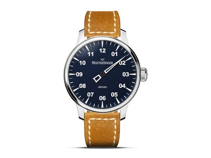 MeisterSinger Archao Automatik Edelstahl 43mm blaues Zifferblatt braunes Lederband – Herrenuhren Uhr ohne Datum aus Edelstahl. Das Gehäuse ist rund und silber. Das Lederarmband ist braun. Das Zifferblatt ist arabisch Index und blau.
