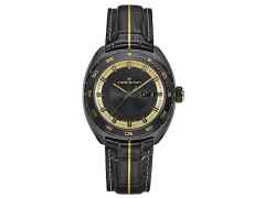 Hamilton American Classic Pan Europ Resident Evil Requiem Limited Edition Automatik Edelstahl PVD-Schwarz 42mm schwarz-goldenes Zifferblatt Lederband – Herrenuhren Uhr mit Datum aus Edelstahl und PVD beschichtet. Das Gehäuse ist rund und schwarz. Das Lederarmband ist schwarz. Das Zifferblatt ist ein Index in schwarz.