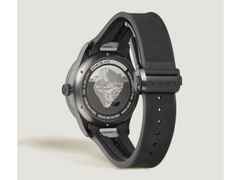 Montblanc 1858 Iced Sea Date 0 Oxygen Automatik Edelstahl 41mm graues Zifferblatt schwarzes Kautschukband – Herrenuhren Uhr mit Datum aus Edelstahl, Kautschuk und Keramik. Das Gehäuse ist rund und schwarz. Das Kautschuk / Kunststoff / Silikon Armband ist schwarz. Das Zifferblatt ist arabisch Index und grau. – Ansicht 4