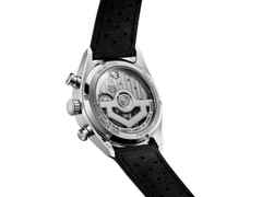 TAG Heuer Carrera Chronograph Automatik Edelstahl 39mm schwarzes Zifferblatt schwarzes Lederband – Herrenuhren Chronograph aus Edelstahl und Leder. Das Gehäuse ist rund und silber. Das Lederarmband ist schwarz. Das Zifferblatt ist ein Index in schwarz. – Ansicht 3
