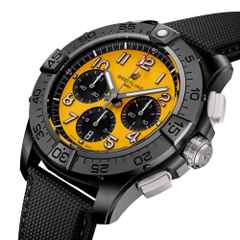 Breitling Avenger B01 Chronograph 44 Night Mission Automatik Keramik gelbes Zifferblatt schwarzes Lederband – Herrenuhren Chronograph aus Keramik, Leder und Titan. Das Gehäuse ist rund und schwarz. Das Lederarmband ist schwarz. Das Zifferblatt ist ein Index in gelb. – Ansicht 2