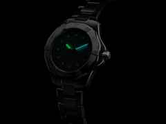 TAG Heuer Aquaracer Professional 200 Solargraph Quarz Edelstahl 34mm weißes Perlmutt-Zifferblatt mit Brillanten Metallband – Damenuhren Uhr mit Datum aus Edelstahl. Das Gehäuse ist rund und silber. Das Edelstahlarmband ist silber. Das Zifferblatt ist ein Index in weiß. – Ansicht 5