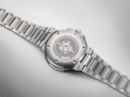 Oris Aquis Date Sun Wukong Limited Edition Automatik Edelstahl 41,5mm blaues Zifferblatt Metallband – Herrenuhren Uhr mit Datum aus Edelstahl und Keramik. Das Gehäuse ist rund und silber. Das Edelstahlarmband ist silber. Das Zifferblatt ist ein Index in blau. – Ansicht 4