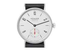 Nomos Glashütte Tangente 35 neomatik Automatik Edelstahl 35mm weißes Zifferblatt schwarzes Lederband – Damenuhren Uhr ohne Datum aus Edelstahl. Das Gehäuse ist rund und silber. Das Lederarmband ist schwarz. Das Zifferblatt ist arabisch Index und silber. – Ansicht 5