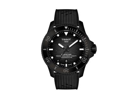 Tissot Seastar 2000 Automatik Edelstahl Schwarz-PVD 44mm schwarzes Zifferblatt schwarzes Kautschukband – Herrenuhren Uhr mit Datum aus Edelstahl, Kautschuk, Keramik und PVD beschichtet. Das Gehäuse ist rund und schwarz. Das Kautschuk / Kunststoff / Silikon Armband ist schwarz. Das Zifferblatt ist ein Index in schwarz.
