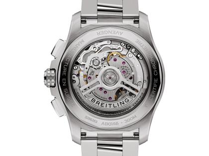 Breitling Avenger B01 Chronograph 42 Automatik Edelstahl 42mm schwarzes Zifferblatt Metallband – Herrenuhren Chronograph aus Edelstahl. Das Gehäuse ist rund und silber. Das Edelstahlarmband ist silber. Das Zifferblatt ist ein Index in schwarz. – Ansicht 3
