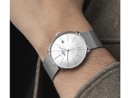 Junghans Meister fein Automatic Edelstahl 39mm silbernes Zifferblatt Metallband – Herrenuhren Uhr mit Datum aus Edelstahl. Das Gehäuse ist rund und silber. Das Edelstahlarmband ist grau. Das Zifferblatt ist ein Index in silber. – Ansicht 4