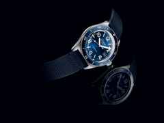 Glashütte Original SeaQ Automatik Edelstahl 40mm blaues Zifferblatt blaues Textilband – Herrenuhren Uhr mit Datum aus Edelstahl und Keramik. Das Gehäuse ist rund und silber. Das Textilarmband ist blau. Das Zifferblatt ist arabisch Index und blau. – Ansicht 3