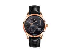 Glashütte Original PanoReserve Handaufzug Rotgold 40mm schwarzes Zifferblatt schwarzes Lederband – Herrenuhren Uhr mit Datum aus 750 Rotgold. Das Gehäuse ist rund und roségold. Das Lederarmband Kroko / Alligator ist schwarz. Das Zifferblatt ist ein Index in schwarz.