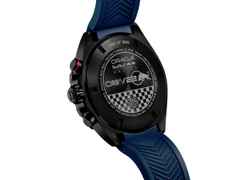 TAG Heuer Formula 1 Chronograph X Oracle RedBull Racing Limited Edition Quarz Edelstahl 43mm Schwarz-DLC blaues Zifferblatt blaues Kautschukband – Herrenuhren Chronograph aus DLC beschichtet, Edelstahl und Keramik. Das Gehäuse ist rund und schwarz. Das Kautschuk / Kunststoff / Silikon Armband ist blau. Das Zifferblatt ist arabisch Index und blau. – Ansicht 3