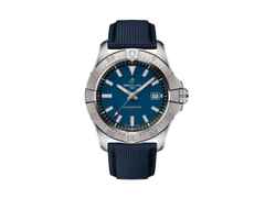 Breitling Avenger Automatik 42 Edelstahl blaues Zifferblatt dunkelblaues Lederband – Herrenuhren Uhr mit Datum aus Edelstahl und Leder. Das Gehäuse ist rund und silber. Das Lederarmband ist blau. Das Zifferblatt ist ein Index in blau.