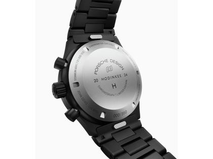 Porsche Design Chronograph 1 - Hodinkee 2024 Limited Edition Automatik Titan beschichtet 41mm schwarzes Zifferblatt Metallband beschichtet – Herrenuhren Chronograph aus Titan und Titancarbid beschichtet. Das Gehäuse ist rund und schwarz. Das Titanarmband ist schwarz. Das Zifferblatt ist arabisch Index und schwarz. – Ansicht 3