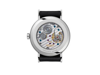Nomos Glashütte Tangente 35 Handaufzug Edelstahl 35mm weißes Zifferblatt schwarzes Lederband Glasboden – Damenuhren Uhr ohne Datum aus Edelstahl und Leder. Das Gehäuse ist rund und silber. Das Lederarmband ist schwarz. Das Zifferblatt ist arabisch Index und silber. – Ansicht 3