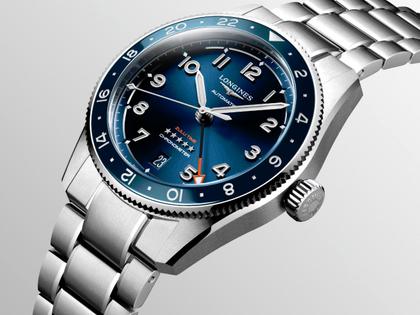 Longines Spirit Zulu Time Automatik Edelstahl 39mm blaues Zifferblatt Metallband – Herrenuhren Uhr mit Datum aus Edelstahl und Keramik. Das Gehäuse ist rund und silber. Das Edelstahlarmband ist silber. Das Zifferblatt ist arabisch Index und blau. – Ansicht 4