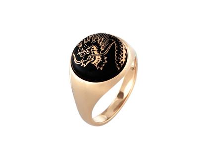 Meissen Siegelring rund "Glücksdrache" Silber vergoldet mit schwarzem Meissener Porzellan – Ringe Ring in gelbgold und aus 925 Silber vergoldet und Porzellan.