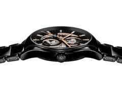 Rado True Round Automatic Open Heart Keramik 40mm schwarzes Zifferblatt schwarzes Keramikband – Herrenuhren Uhr ohne Datum aus Keramik und Titan. Das Gehäuse ist rund und schwarz. Das Keramikarmband ist schwarz. Das Zifferblatt ist ein Index in schwarz. – Ansicht 3