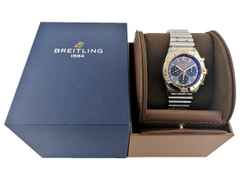 Breitling Chronomat B01 Automatik Edelstahl 42mm graues Zifferblatt Metallband UB0134101B1U1 Full Set Occasion Refurbished – Herrenuhren Chronograph aus 750 Rotgold und Edelstahl. Das Gehäuse ist rund und silber-rotgold. Das Edelstahlarmband mit Gold ist silber-rotgold. Das Zifferblatt ist ein Index in grau. – Ansicht 5