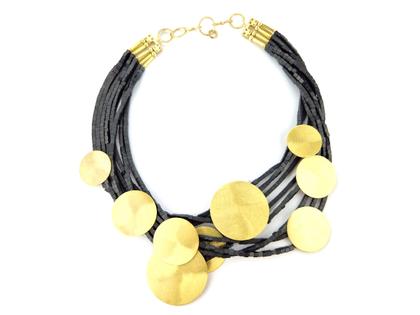 Maria Rzewuska Collier Silber goldfarben mit schwarzen Würfeln 47cm – Halsschmuck Collier in schwarz und aus 925 Silber und vergoldet.
