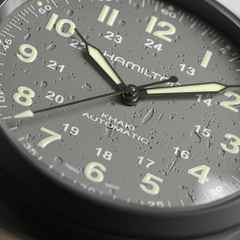Hamilton Khaki Field Titanium Auto Titan 38mm graues Zifferblatt graues Lederband – Herrenuhren Uhr ohne Datum aus Leder und Titan. Das Gehäuse ist rund und silber. Das Lederarmband ist grau. Das Zifferblatt ist arabisch und grau. – Ansicht 5
