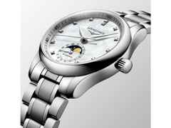 Longines Master Collection Automatik Edelstahl 34mm weißes Perlmutt-Zifferblatt mit Diamanten Metallband – Damenuhren Uhr mit Datum aus Edelstahl. Das Gehäuse ist rund und silber. Das Edelstahlarmband ist silber. Das Zifferblatt ist ein Index in weiß. – Ansicht 4