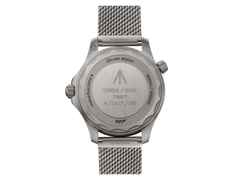 Omega Seamaster Diver 300M "007 Edition" Automatik Titan 42mm braunes Zifferblatt Titanband – Herrenuhren Uhr ohne Datum aus Aluminium und Titan. Das Gehäuse ist rund und grau. Das Titanarmband ist grau. Das Zifferblatt ist ein Index in braun. – Ansicht 2
