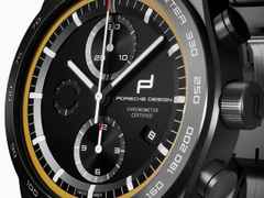 Porsche Design Custom Built Timepieces Watchmakers Choice "SpeedGelb" Chronograph Automatik Titan Schwarz 42mm schwarzes Zifferblatt schwarzes Lederband – Herrenuhren Chronograph aus Edelstahl, Leder, Titan und Titancarbid beschichtet. Das Gehäuse ist rund und schwarz. Das Lederarmband ist schwarz. Das Zifferblatt ist ein Index in schwarz. – Ansicht 3
