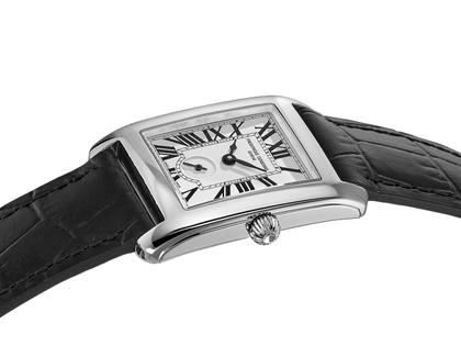 Frederique Constant Classics Carree Small Seconds Quarz Edelstahl 36x25mm silbernes Zifferblatt schwarzes Lederband – Herrenuhren Uhr ohne Datum aus Edelstahl. Das Gehäuse ist rechteckig und silber. Das Lederarmband ist schwarz. Das Zifferblatt ist römisch und silber. – Ansicht 3