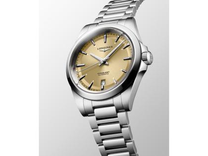 Longines Conquest Automatik Edelstahl 38mm beiges Zifferblatt Metallband – Herrenuhren Uhr mit Datum aus Edelstahl. Das Gehäuse ist rund und silber. Das Edelstahlarmband ist silber. Das Zifferblatt ist ein Index in beige. – Ansicht 3