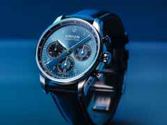 Union Glashütte Belisar Chronograph Automatik Edelstahl 40mm blaues Zifferblatt schwarzes Lederband – Herrenuhren Chronograph aus Edelstahl und Leder. Das Gehäuse ist rund und silber. Das Lederarmband ist schwarz. Das Zifferblatt ist arabisch Index und blau. – Ansicht 3