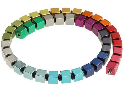 Apero Würfelkette 8mm Farbverlauf 2 – Halsschmuck Collier aus Aluminium, Edelstahl und und .
