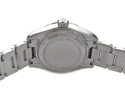 Juwelier Roller Tudor Black Bay Pro Automatik Edelstahl 39mm schwarzes Zifferblatt Metallband M79470-0001 Full Set Occasion – Herrenuhren Uhr mit Datum aus Edelstahl. Das Gehäuse ist rund und silber. Das Edelstahlarmband ist silber. Das Zifferblatt ist ein Index in schwarz. – Ansicht 2