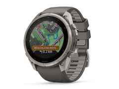 Garmin Fenix 9 Pro inReach Solar Titan 51mm digitales Display graues Silikonband – Herrenuhren Uhr Multifunktion aus Kautschuk und Titan. Das Gehäuse ist rund und grau. Das Kautschuk / Kunststoff / Silikon Armband ist grau. Das Zifferblatt ist digital und schwarz. – Ansicht 2