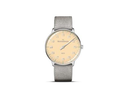 MeisterSinger Neo Special Automatik Edelstahl 36mm hellgelbes Zifferblatt graues Lederband – Damenuhren Uhr ohne Datum aus Edelstahl und Leder. Das Gehäuse ist rund und silber. Das Lederarmband ist grau. Das Zifferblatt ist arabisch und gelb.