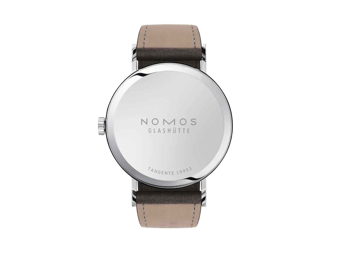 Nomos Glashütte Tangente 38 Nachtblau Handaufzug Edelstahl 38mm blaues Zifferblatt schwarzes Lederband Stahlboden – Herrenuhren Uhr ohne Datum aus Edelstahl und Leder. Das Gehäuse ist rund und silber. Das Lederarmband ist grau. Das Zifferblatt ist arabisch Index und blau. – Ansicht 2