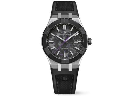 Maurice Lacroix AIKON-IC Frozen Carbon Automatik Edelstahl 43mm Carbon-Zifferblatt schwarzes Kautschukband – Herrenuhren Uhr mit Datum aus Carbon, Edelstahl, Kautschuk und Keramik. Das Gehäuse ist rund und silber. Das Kautschuk / Kunststoff / Silikon Armband ist schwarz. Das Zifferblatt ist ein Index in schwarz.