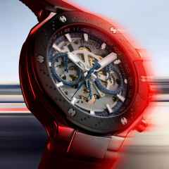 Tissot T-Race MotoGP                   2025 Chronograph Limited Edition Automatic Edelstahl 45mm skelettiertes Zifferblatt schwarzes Silikonband – Herrenuhren Chronograph aus Edelstahl und PVD beschichtet. Das Gehäuse ist rund und silber. Das Kautschuk / Kunststoff / Silikon Armband ist schwarz. Das Zifferblatt ist ein Index in blau. – Ansicht 2
