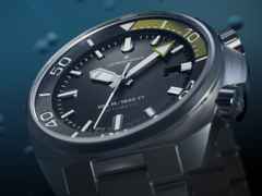 Junghans Aquaris Diver Automatik Edelstahl 47mm schwarzes Zifferblatt Metallband und schwarzes Kautschukband – Herrenuhren Uhr mit Datum aus Edelstahl und Kautschuk. Das Gehäuse ist rund und silber. Das Edelstahlarmband ist silber. Das Zifferblatt ist ein Index in schwarz. – Ansicht 3