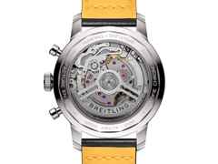 Breitling Top Time B01 Triumph Automatik Edelstahl 41mm hellblaues Zifferblatt schwarzes Lederband – Herrenuhren Chronograph aus Edelstahl. Das Gehäuse ist rund und silber. Das Lederarmband ist schwarz. Das Zifferblatt ist ein Index in blau. – Ansicht 2
