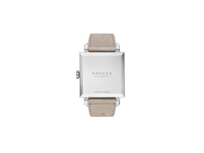 Nomos Glashütte Tetra Origins Salvia Handaufzug Edelstahl 29,5mm grünes Zifferblatt graues Lederband Stahlboden – Damenuhren Uhr ohne Datum aus Edelstahl und Leder. Das Gehäuse ist quadratisch und silber. Das Lederarmband ist grau. Das Zifferblatt ist arabisch Index und grün. – Ansicht 2