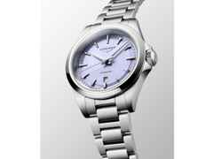 Longines Conquest Quarz Edelstahl 30mm violettes Zifferblatt Metallband – Damenuhren Uhr mit Datum aus Edelstahl. Das Gehäuse ist rund und silber. Das Edelstahlarmband ist silber. Das Zifferblatt ist ein Index in lila. – Ansicht 2