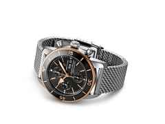 Breitling Superocean Heritage Chronograph 44 Automatik Edelstahl schwarzes Zifferblatt Metallband – Herrenuhren Chronograph aus 750 Rotgold, Edelstahl und Keramik. Das Gehäuse ist rund und silber. Das Edelstahlarmband ist silber. Das Zifferblatt ist ein Index in schwarz. – Ansicht 3