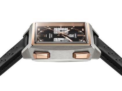 TAG Heuer Monaco Chronograph Automatik Titan und Roségold 39mm schwarzes Zifferblatt schwarzes Lederband – Herrenuhren Chronograph aus 750 Rotgold und Titan. Das Gehäuse ist quadratisch und silber-roségold. Das Lederarmband ist schwarz. Das Zifferblatt ist ein Index in schwarz. – Ansicht 3