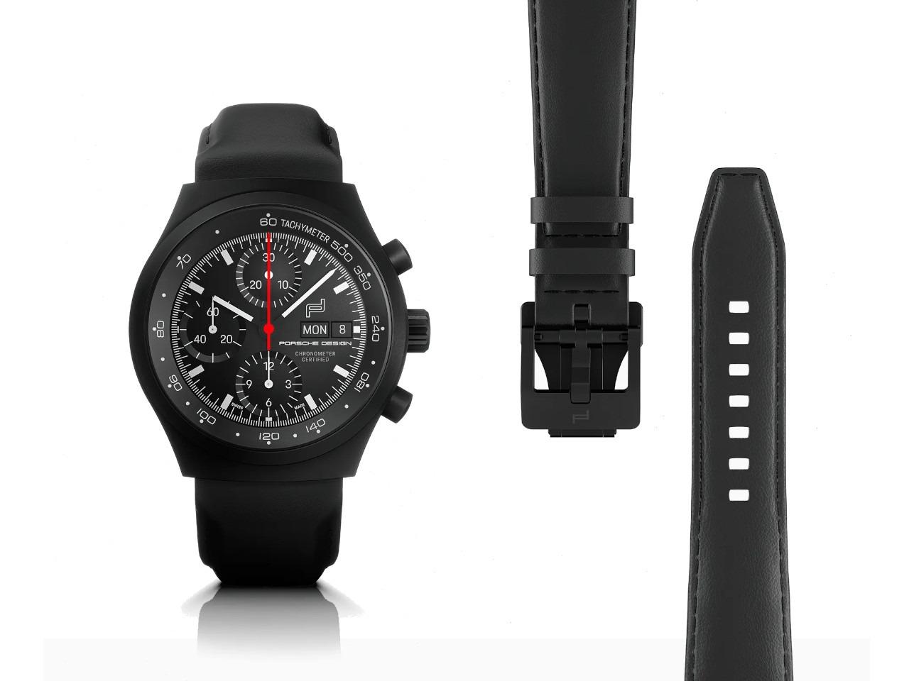 Porsche Design Chronograph 1 - All Black Numbered Edition Automatik Titan Schwarz-TiC 40mm schwarzes Zifferblatt schwarzes Lederband – Herrenuhren Chronograph aus Leder, Titan und Titancarbid beschichtet. Das Gehäuse ist rund und schwarz. Das Lederarmband ist schwarz. Das Zifferblatt ist ein Index in schwarz. – Ansicht 2