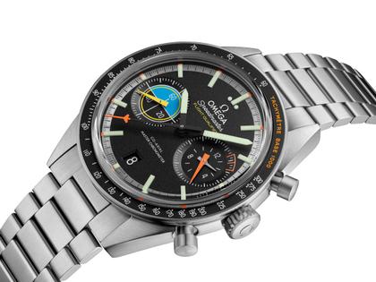 Omega Speedmaster Pilot Chronograph Automatik Edelstahl 40mm schwarzes Zifferblatt Metallband – Herrenuhren Chronograph aus Edelstahl. Das Gehäuse ist rund und silber. Das Edelstahlarmband ist silber. Das Zifferblatt ist ein Index in schwarz. – Ansicht 3