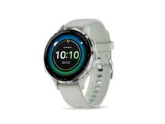 Garmin Venu 3S faserverstärktes Polymer salbeigrau 41mm salbeigraues Kautschukband – Herrenuhren Uhr Multifunktion aus Edelstahl, Kautschuk und Kunststoff. Das Gehäuse ist rund und grün. Das Kautschuk / Kunststoff / Silikon Armband ist grün. Das Zifferblatt ist digital und schwarz. – Ansicht 3