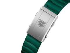 TAG Heuer Carrera Chronograph Automatik Edelstahl 44mm grünes Zifferblatt grünes Kautschukband – Herrenuhren Chronograph aus Edelstahl und Keramik. Das Gehäuse ist rund und silber. Das Kautschuk / Kunststoff / Silikon Armband ist grün. Das Zifferblatt ist ein Index in grün. – Ansicht 4