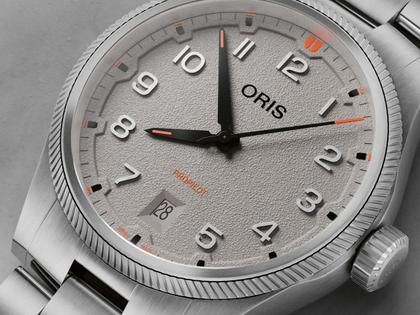 Oris ProPilot Date Automatik Edelstahl 41mm graues Zifferblatt Metallband – Herrenuhren Uhr mit Datum aus Edelstahl. Das Gehäuse ist rund und silber. Das Edelstahlarmband ist silber. Das Zifferblatt ist arabisch und grau. – Ansicht 4